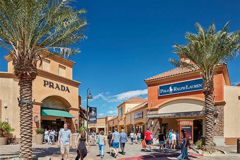 palm springs shopping outlet mall.